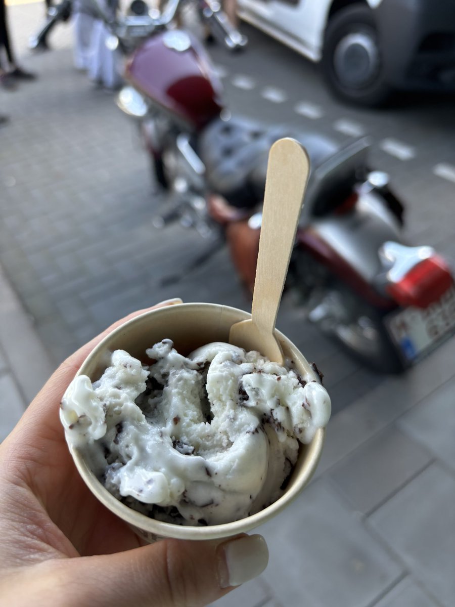 CristinaOnChain's tweet image. Work break? More like gelato therapy. 🍦🔥 #WorkPerks #GelatoBreak #OfficeGoals #HustleAndChill