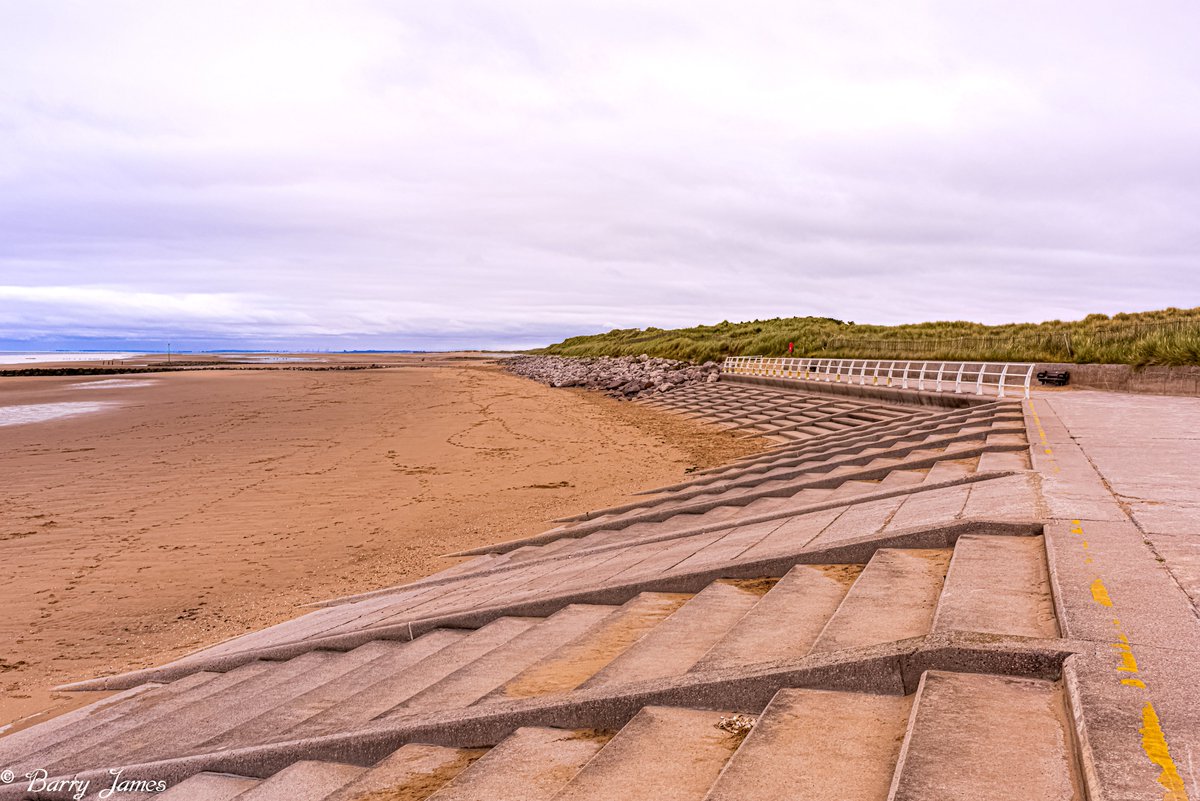 BJRoberts's tweet photo. Changeable 1st July weather to the east and north of Prestatyn's Barkby beach and sand dunes this morning. @Ruth_ITV @WalesCoastPath @ItsYourWales @NWalesSocial @northwaleslive @northwalescom @AllThingsCymru #Prestatyn #BarkbyBeach #SandDunes #EasterlyView #July1st #Wales https://t.co/IVIrOFy1pe