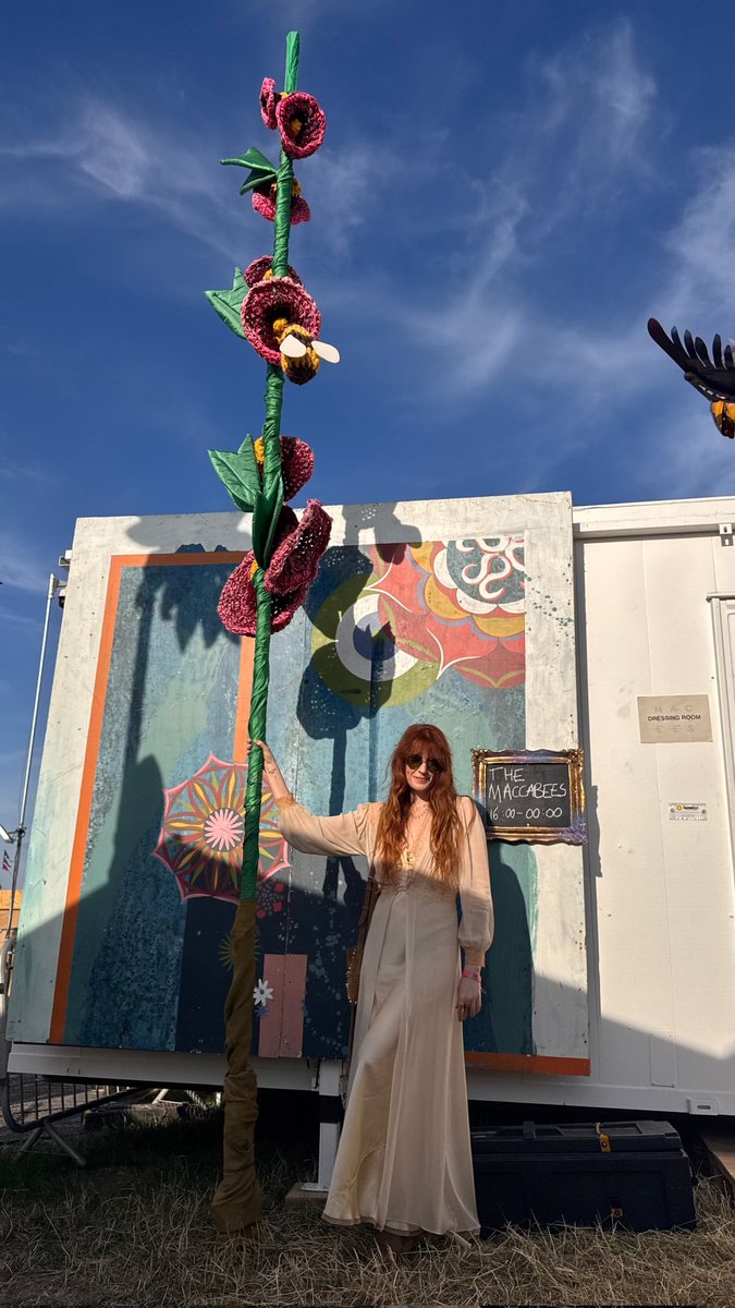 welcharchive's tweet image. florence welch at glastonbury!