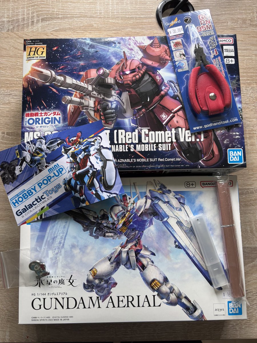 cchocolace's tweet image. Got these gunpla last minute before the con ended!! ✨🍓I was thinking about these all weekend.