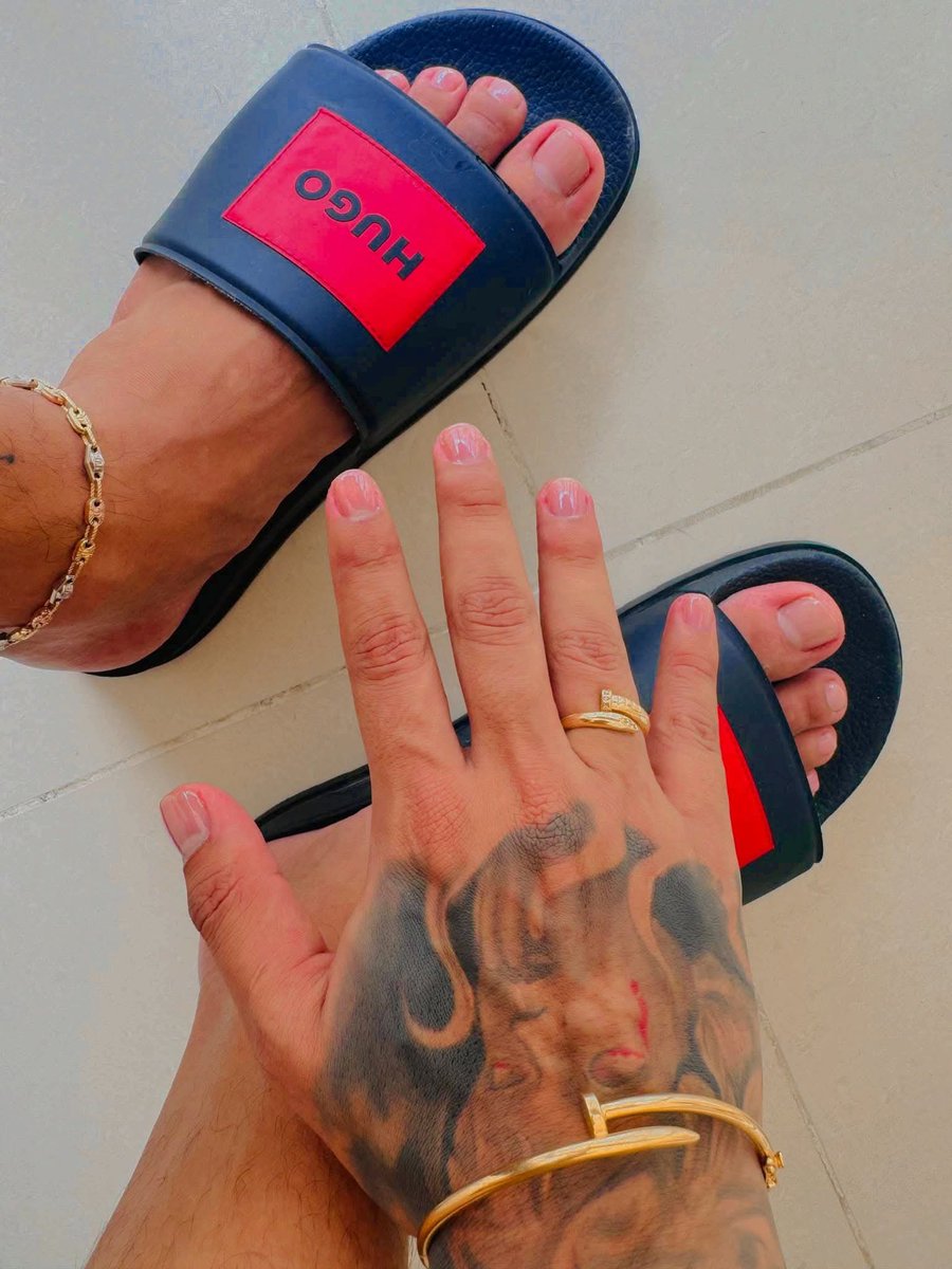 Otro hermosos y bien cuidados pies encontrados en la Red!! 🤤
