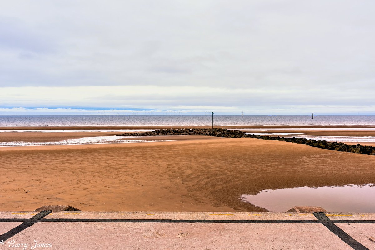 BJRoberts's tweet photo. Changeable 1st July weather to the east and north of Prestatyn's Barkby beach and sand dunes this morning. @Ruth_ITV @WalesCoastPath @ItsYourWales @NWalesSocial @northwaleslive @northwalescom @AllThingsCymru #Prestatyn #BarkbyBeach #SandDunes #EasterlyView #July1st #Wales https://t.co/IVIrOFy1pe