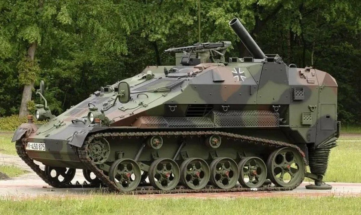 Германия , спасибо вам за высокомобильный 120-мм самоходный миномет Leichter Panzermörser на базе танкетки Wiesel