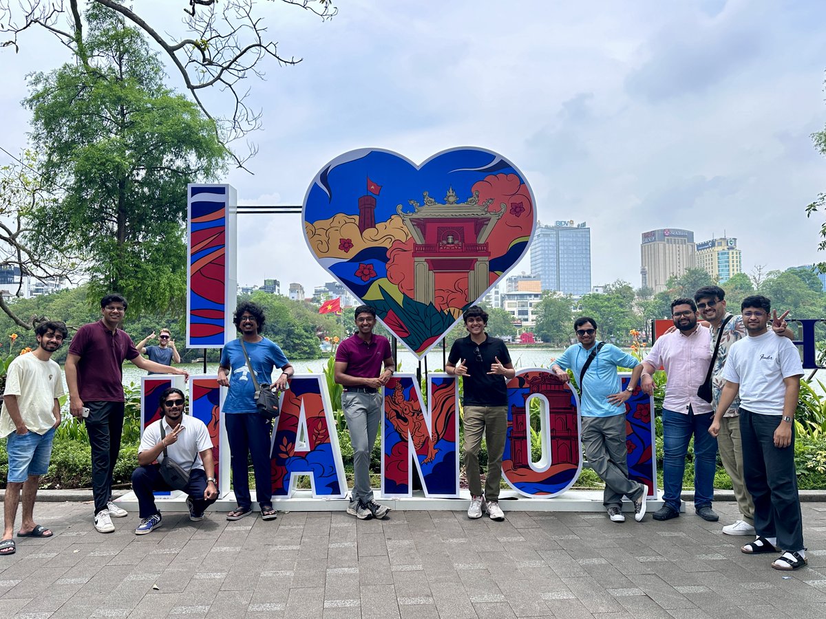 realAkashAnand's tweet image. We just celebrated a major revenue milestone with a full-team offsite to Vietnam!
We first started Clueso, our idea of a "team outing" was walking to the next door boba shop after a long day of debugging.
—
Last month, we took the entire 10-member Clueso team to Hanoi,…