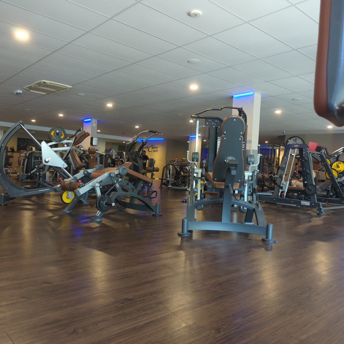 Tumben sepi bet, krn di luar lagi lg heat wave 37 derajat ... Rang2 pd bugil di pantai sm di pinggir2 sungai.