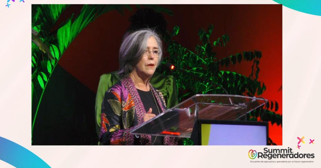 Paula Caballero, directora regional de TNC América Latina, da la bienvenida al #SummitRegeneradores con #PaisajesFuturos, mencionando ejemplos del trabajo de la organización en agricultura y ganadería regenerativa desde Selva Maya al Gran Chaco