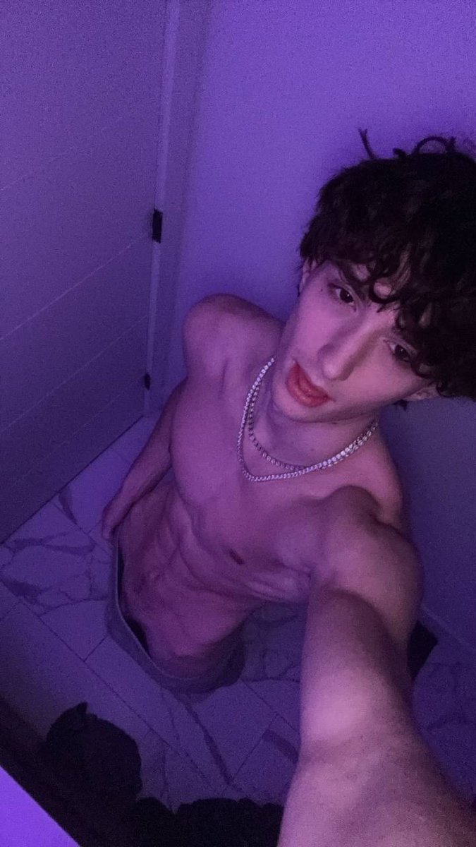 Be honest… RT if you’ve already zoomed in.