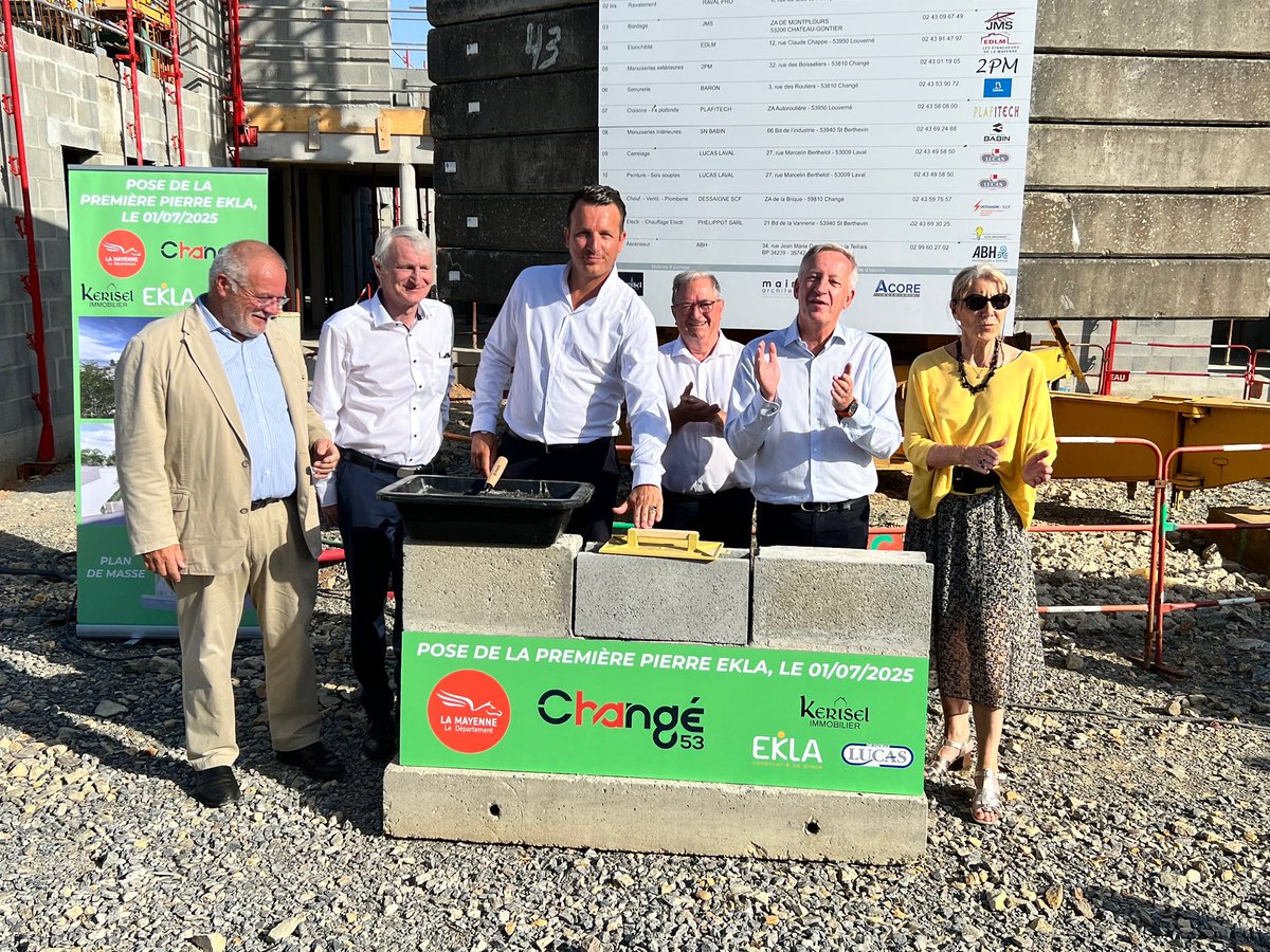 olivierrichefou's tweet image. 🏗️ Ravi de participer ce matin, à la pose de la 1ere pierre de la Résidene Ekla à @change53 permettant d’accueillir 31 travailleurs en situation de handicap du futur ESAT de Changé (regroupement des foyers Ionesco à La Chapelle Anthenaise et Lancheneil à Nuillé sur Vicoin).
Les…