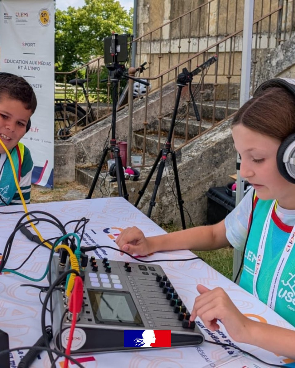 LeCLEMI's tweet image. 🚴Ce 26 juin, Auch accueillait une étape du P'tit Tour @usepnationale
Les élèves de 3 écoles de la ville ont pu participé à des ateliers d'#EducMédiasInfo animés par le CLEMI.
Webradio et interviews : ils sont prêts à être reporters pour le Tour de France, les 16/07 et 17/07 !