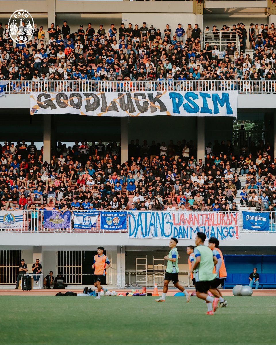 Football Indonesia (@ftblindonesia) on Twitter photo PSIM Jogja supporters attended this afternoon’s open training session, which was also the team’s first practice this season.
📷: <a href="/PSIMJOGJA/">PSIM Jogja</a> PSIM Jogja supporters attended this afternoon’s open training session, which was also the team’s first practice this season.
📷: <a href="/PSIMJOGJA/">PSIM Jogja</a>