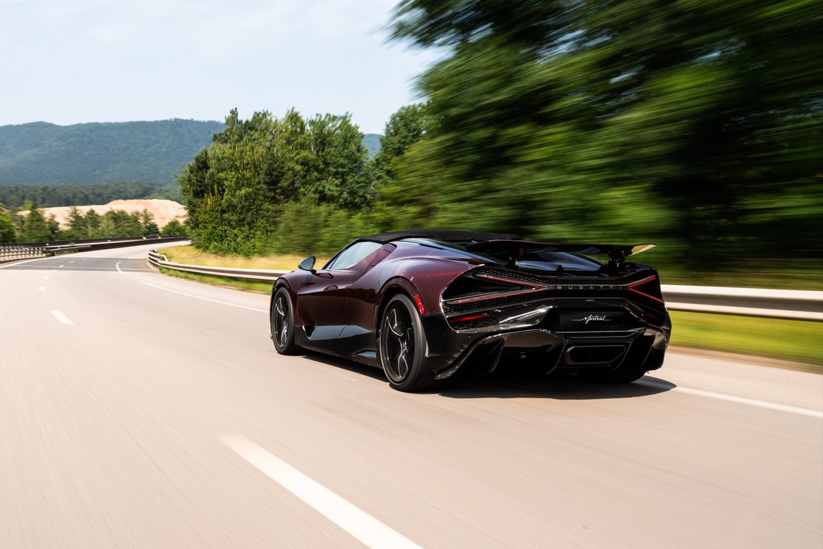 Bugatti's tweet image. 400 km. 3 experts. 1 purpose: perfection.
Every W16 MISTRAL undergoes full evaluation across before delivery.
BUGATTI quality, uncompromised.
#BUGATTI #W16MISTRAL
–
bugatti.link/consumption