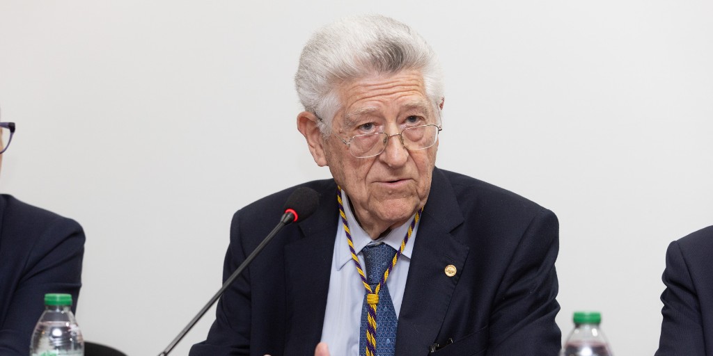 Ilustre Colegio Oficial de Médicos de Asturias (@icomasturias) on Twitter photo 🎖️ Felicitamos al Dr. Juan Sebastián López-Arranz, colegiado de <a href="/icomasturias/">Ilustre Colegio Oficial de Médicos de Asturias</a> y presidente de la RAMPRA, distinguido como Hijo Adoptivo del Principado de Asturias.
Referente en la medicina y la docencia, ejemplo para nuestra profesión. 👏
#Asturias #OrgulloMédico #HijoAdoptivo 🎖️ Felicitamos al Dr. Juan Sebastián López-Arranz, colegiado de <a href="/icomasturias/">Ilustre Colegio Oficial de Médicos de Asturias</a> y presidente de la RAMPRA, distinguido como Hijo Adoptivo del Principado de Asturias.
Referente en la medicina y la docencia, ejemplo para nuestra profesión. 👏
#Asturias #OrgulloMédico #HijoAdoptivo
