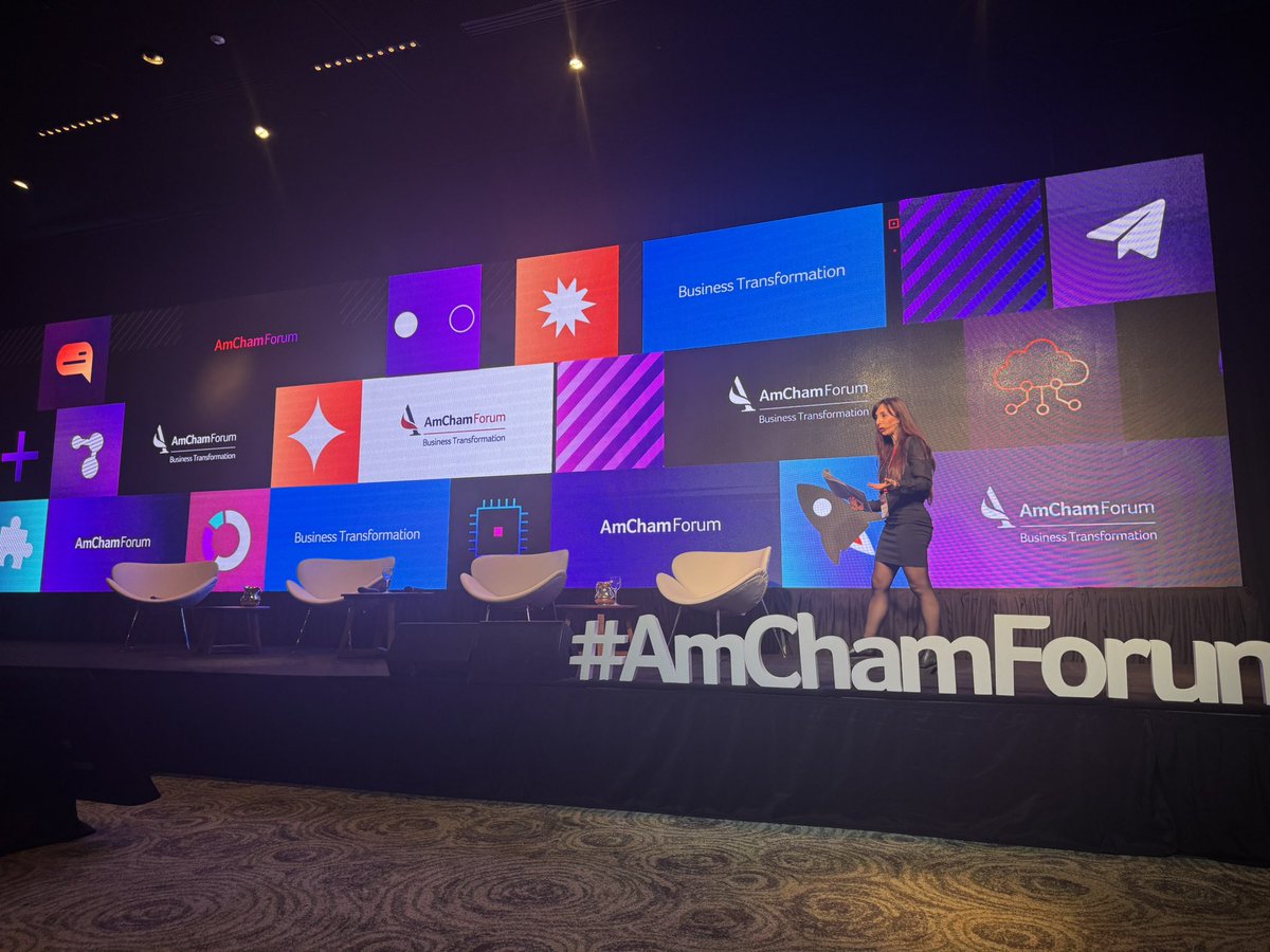 SilvanaGiudici's tweet photo. Participando del evento de @AmChamArgentina

La inteligencia artificial, la cultura organizacional y los nuevos modelos de negocio ya están transformando el presente. #AmChamForums https://t.co/RBP7Qx077g