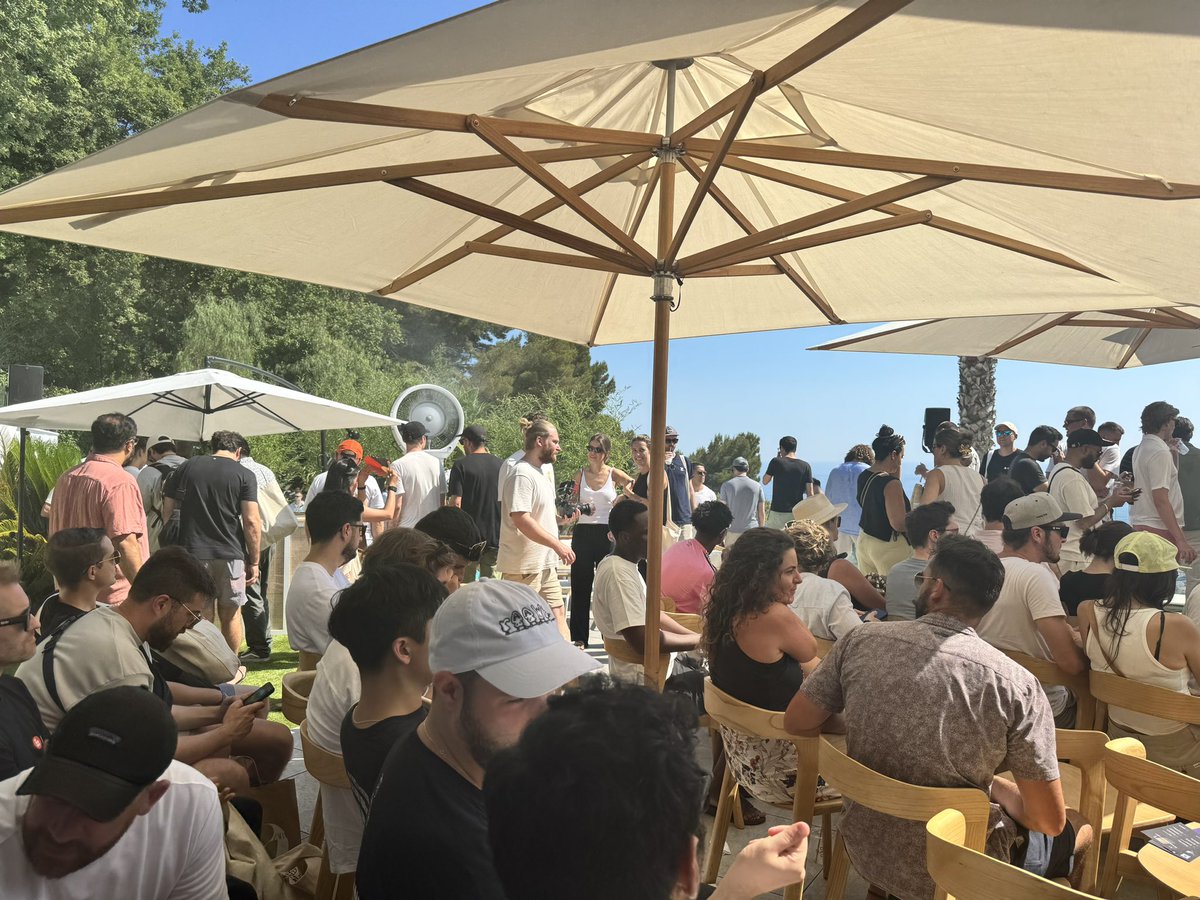 0xsuperkings's tweet image. Defi summer day in Cannes is getting hot! Meeting great defi traders and on-chain trading infras