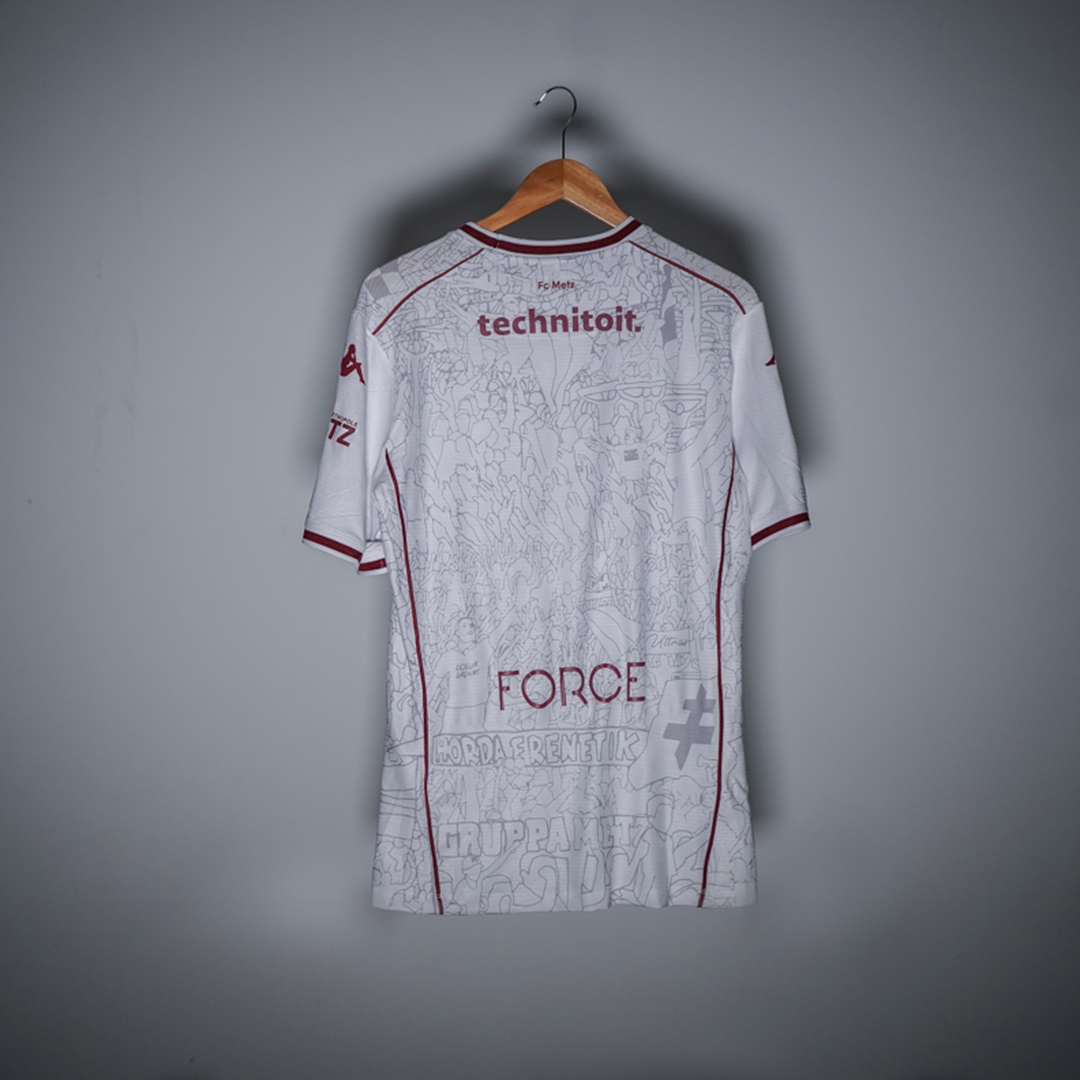 FCMetz's tweet photo. [ ℂ𝕝𝕦𝕓 ]

𝗗𝗲𝘀 𝗱𝗲́𝘁𝗮𝗶𝗹𝘀 𝗾𝘂𝗶 𝗻𝗼𝘂𝘀 𝘂𝗻𝗶𝘀𝘀𝗲𝗻𝘁 ❤️‍🔥

🤩 Dessins décalqués à partir de photos prises au Stade Saint-Symphorien.