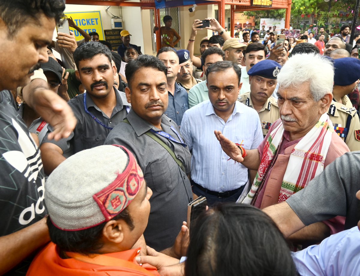 Visited Yatri Niwas at Bhagwati Nagar, Jammu and reviewed arrangements for pilgrims. Interacted with devotees of Baba Barfani at Yatri Niwas. I extended my warm wishes to pilgrims for a safe, blessed and spiritually fulfilling experience.