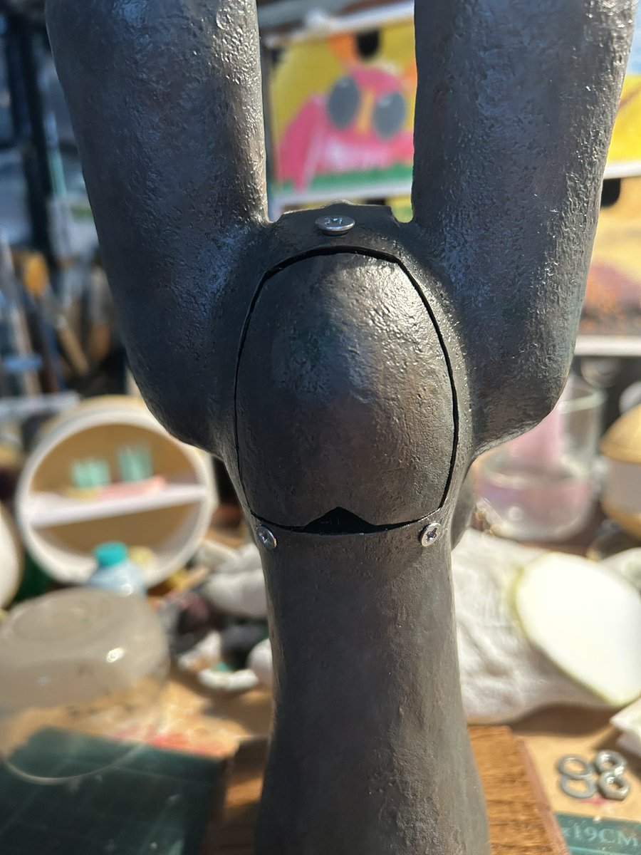 Amelia Howard Makes Stuff (@amhmakes) on Twitter photo I hid all the electronics in the head behind the back plate that the original also had, it’s a small detail but I quite like it. 
#DoctorWho #PyramidsofMars #Sutekh I hid all the electronics in the head behind the back plate that the original also had, it’s a small detail but I quite like it. 
#DoctorWho #PyramidsofMars #Sutekh