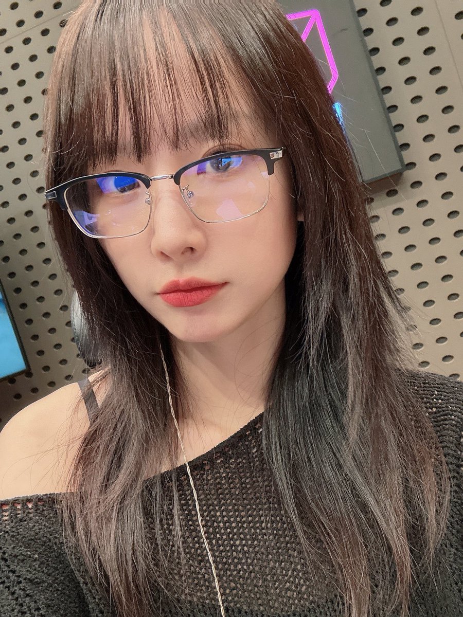 WJSN_Cosmic's tweet photo. [📷]
250701 #키스더라디오

안경 설아 어떤데 🤓🖤

#설아 #SEOLA
#우주소녀 #WJSN https://t.co/lICQ4dpD3B