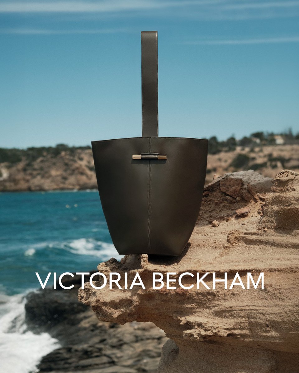 victoriabeckham's tweet image. Pair coastal interludes with the sculptural ease of the Dia Bucket Bag.
Discover new season bags >> victoriabeckham.visitlink.me/Gh5cJc
#VBHighSummer