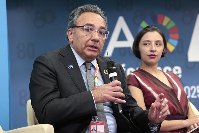 FAO_Colombia's tweet photo. 🇨🇴 Durante el evento, la ministra @MCarvajalinoV @MinAgricultura destaca que Colombia está lista para ser territorio piloto del #FSFC, enfocando los esfuerzos en regiones donde se entregan tierras, se produce alimento y se fortalece la #SeguridadAlimentaria. https://t.co/6T4YSLhIJl