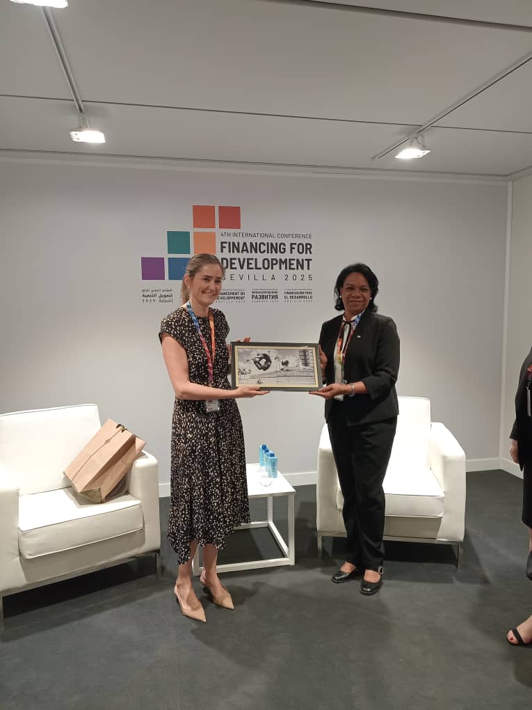 Sostiene VPM cubana encuentro con Sara Aagesen, vicepresidenta tercera del gobierno de España y Ministra para la Transición Ecología y el Reto Demográfico. En intercambio se abordaron temas de interés bilateral  #Cuba #FFD4Sevilla