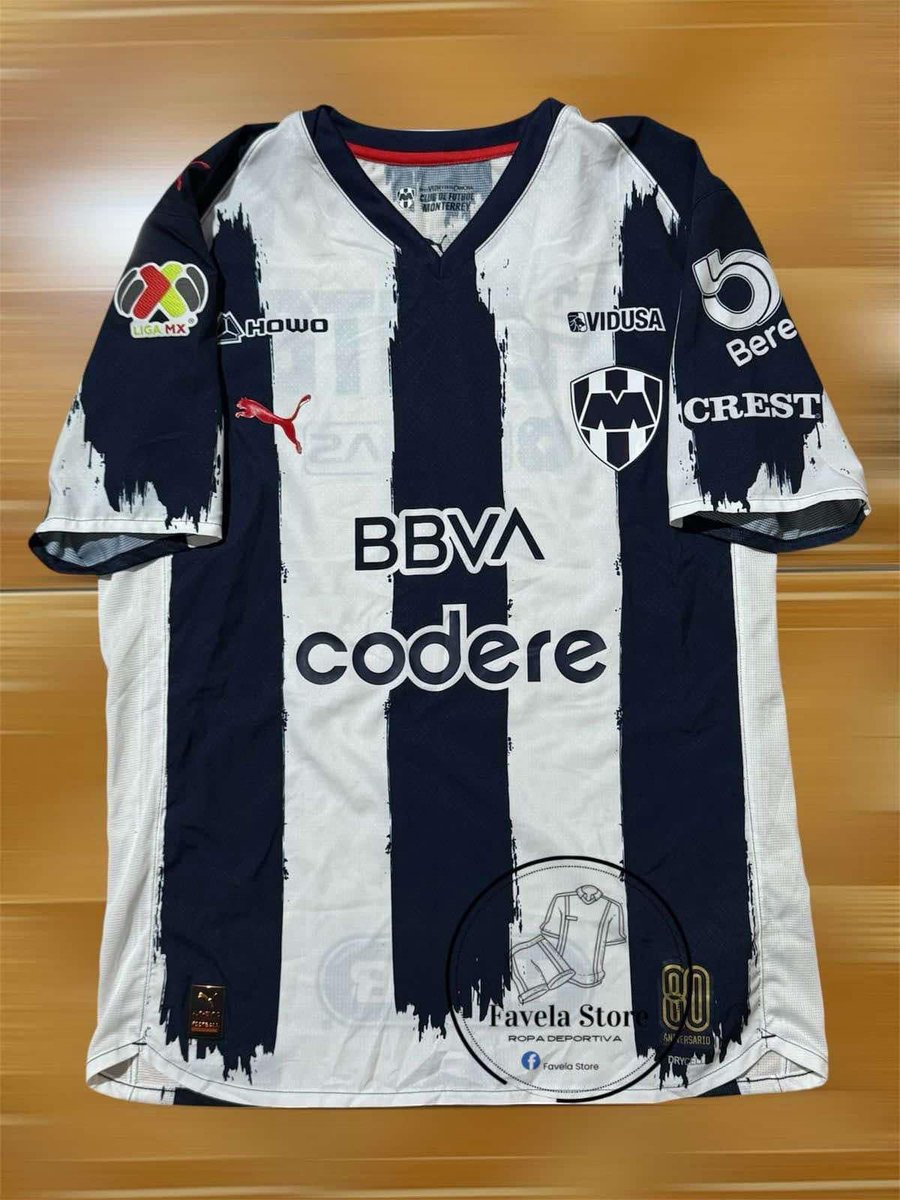 dlptlv's tweet photo. 🚨👕 ¡¡𝙅𝙀𝙍𝙎𝙀𝙔 𝙍𝙀𝙑𝙀𝙇𝘼𝘿𝘼!! Este sería el uniforme que usará el Club de Fútbol Monterrey para la temporada 2025/26. Comienza Rayados a lucir el escudo sin estrellas. ¿Te gusta? 🔵⚪️ https://t.co/N9ikQEsa0P