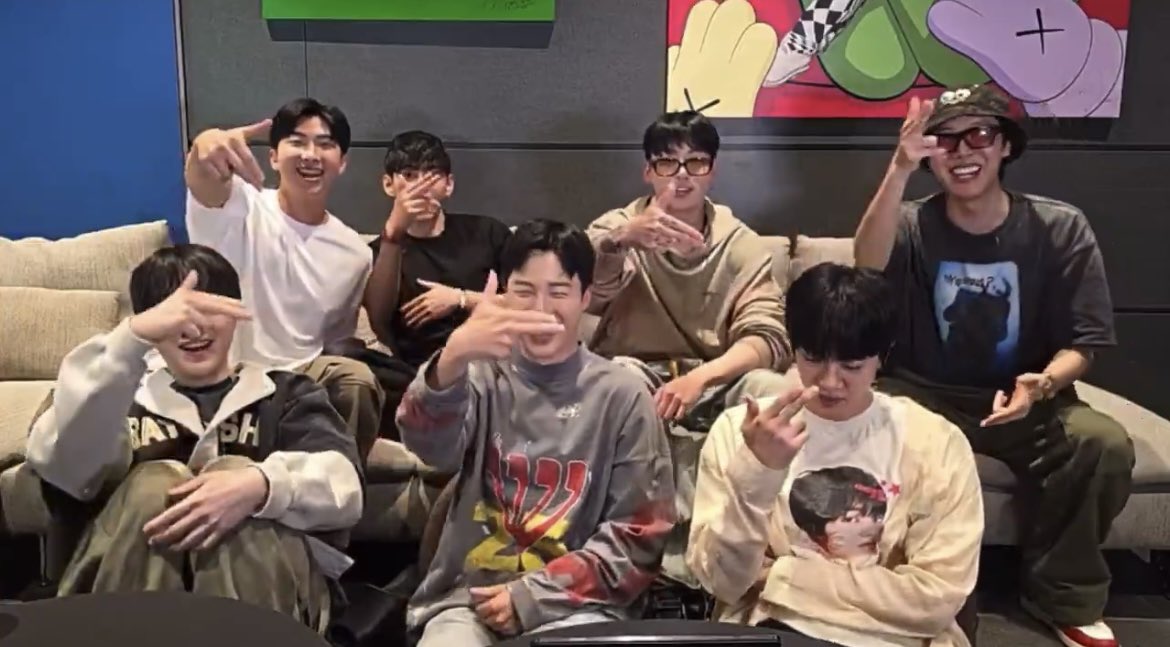 삼년만이여서한명은총쏘고이것뭐에요~?