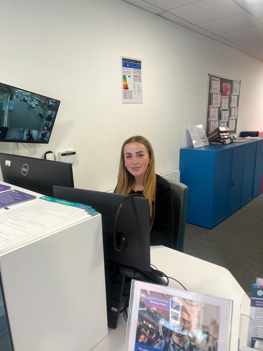 CareersWales's tweet image. We’re all set up and ready to go at our #ReadyForWork event in #Queensferry

Doors open 3pm – 6pm today.

Pop in for:
 ✅CV help
 ✅Job &amp;amp; apprenticeship info
 ✅Expert careers advice
We can’t wait to see you! 👋

#CareersWales #CareerSupport