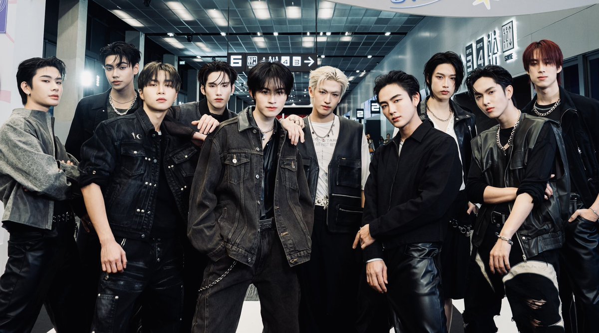 happychappykk's tweet photo. ซูมไปตรงไหน = หล่อ 😎 #BUSbecauseofyouishine https://t.co/cCbd89yC9Q