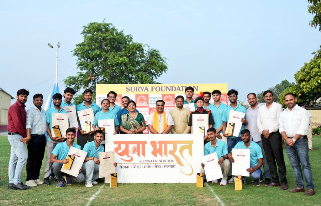 yuvabharatfnd's tweet image. #युवा_भारत
#Yuva_Bharat
सूर्या फाउण्डेशन ने Launch किया &apos;युवा भारत&apos;
सुप्रसिद्ध लोक गायिका पद्मश्री मालिनी अवस्थी जी की विशेष उपस्थिति में इसका शुभारंभ हुआ।
इसके माध्यम से संस्था आज की युवा पीढ़ी को आह्वान करती है कि वे अपने संस्कार उत्तम रखें, शिक्षित बनें एवं 
(1/2)