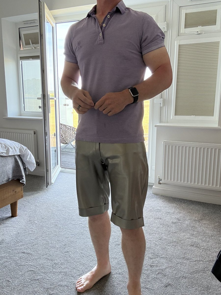 Spent this last weekend in Whitby with mates from school and various latex outfits. Saturday was all rubber. Sunday toned down to shorts. 

The weather was good, the sweat was real. Lovely comments all around but one huge A-Hole

#fetish #latexfashion #rubber #shiny #latex