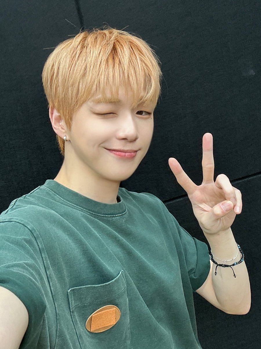 kd_officialx's tweet photo. [📸] 250701 <신발벗고 돌싱포맨> 완료💚

#강다니엘 #KANGDANIEL
#Glow_to_Haze #Episode 
#돌싱포맨 https://t.co/Qh1Ih8oeCB