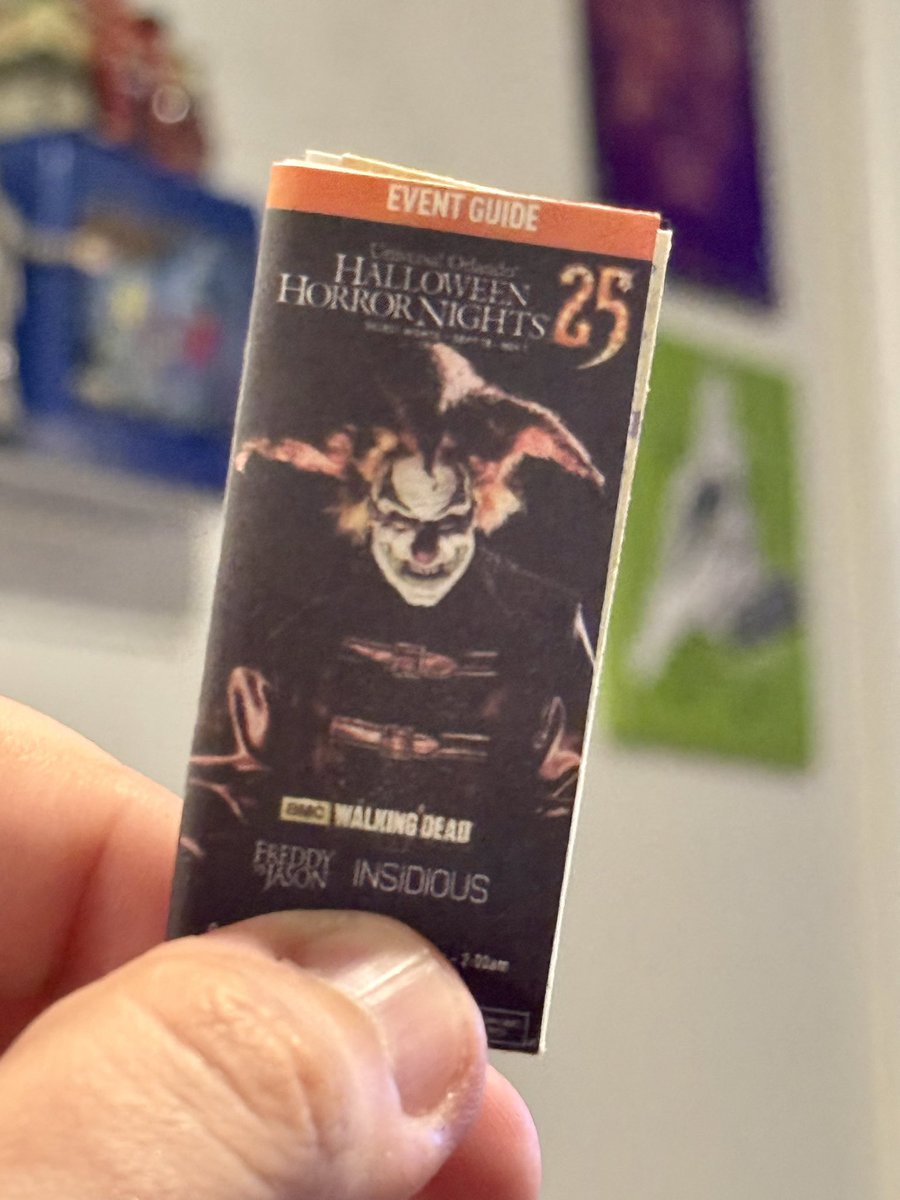 Made a tiny #hhn event guide. Should we do a mystery box for HHN with a vhs title from one of the IP houses and weird little things like this in it?