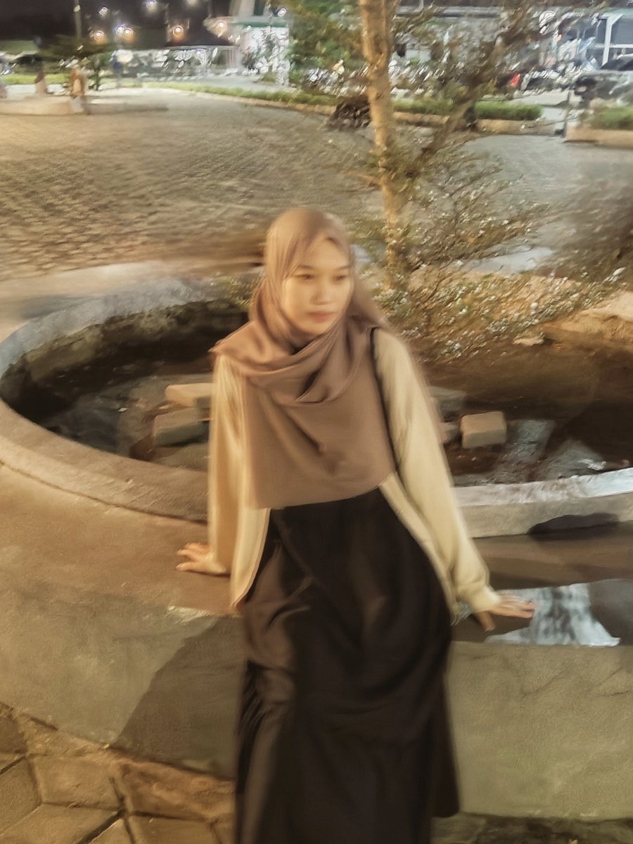 shinyumine_'s tweet photo. 🗨️
👦🏻: "kak ayi dimana?"
🧕🏻: "di islamic center, knp tuh?"
👦🏻: "aku kesana ya sekalian cobain cookies buatan aku"
🧕🏻: "oh ok, ntar kita makannya di gelanggang aja ya"
👦🏻: "ok sip, otw"
🧕🏻: "hati² yaa"
👦🏻: *🏃🏻‍♂️💨
#saiselcaday #42SD #TWS #투어스 #JIHOON #지훈 #한지훈 @TWS_PLEDIS https://t.co/OxU5bK6kja