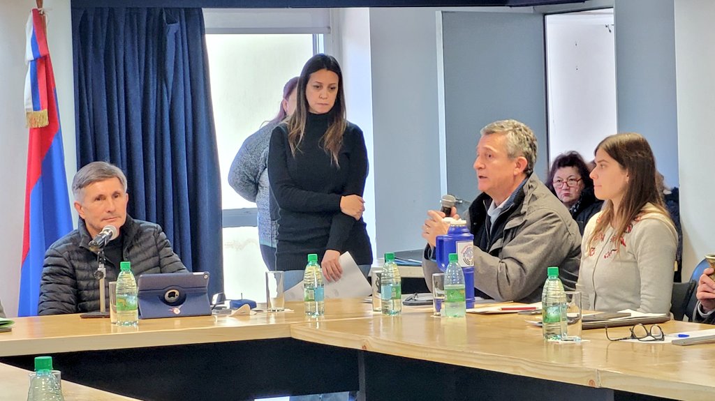 La Comisión de Presupuesto, analizó iniciativas que impulsan el acceso al crédito, mejoran servicios bancarios en el interior y promueven mayor eficiencia tributaria.
Una mirada estratégica para el desarrollo económico de Misiones.

#LegislaturaEnAcción