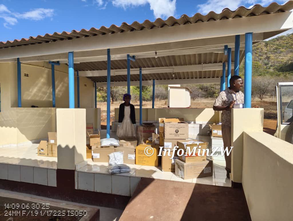 Shumbapazvese51's tweet photo. ๐ฅ Big news from UMP!
The new **Nyagande Clinic** is open & serving the community with maternal care, immunizations, & chronic disease services.๐
Thanks to @MoHCCZim + UMP RDC for making healthcare local!
#UMP #RuralHealth #ZimbabweHealth #DevolutionWorks https://t.co/NPlucAPG1L