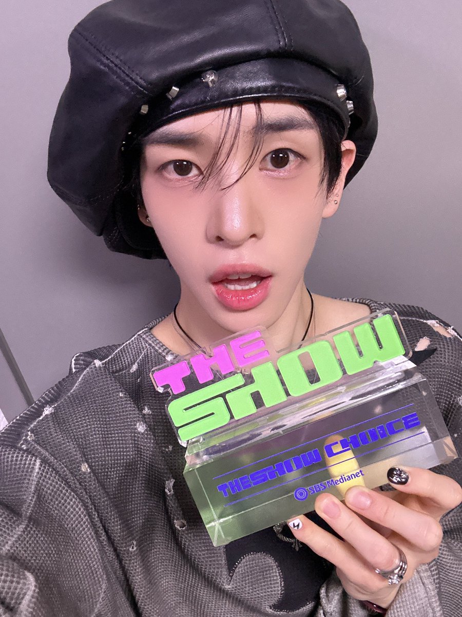 CRAVITY_twt's tweet photo. 러비티 우리 1위 했다~!~!~!~!! 😆😆
다 덕분이에요.. 🥹🥹
Thank you LUVITY!! Love you SOOOO much 🥰👍🫶
#앨런 #ALLEN https://t.co/uDfUeRWaoM