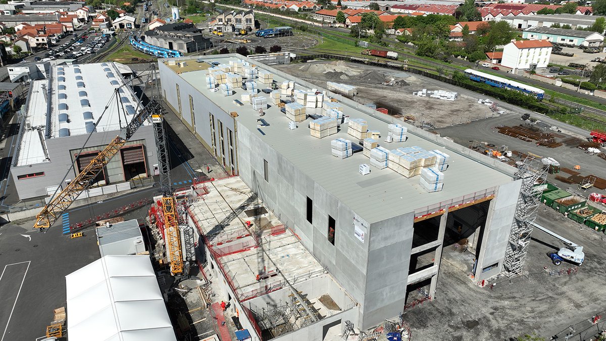 Work in progress
Technicentre du Brézet à Clermont-Ferrand: atelier de maintenance des rames Regiolis bi-mode acquises par auvergnerhalpes .
Mission Ingérop: MOE, management des procédures réglementaires.
MOA : SNCFVoyageurs

#transport #rail #hydrogène #décarbonation #mobilité
