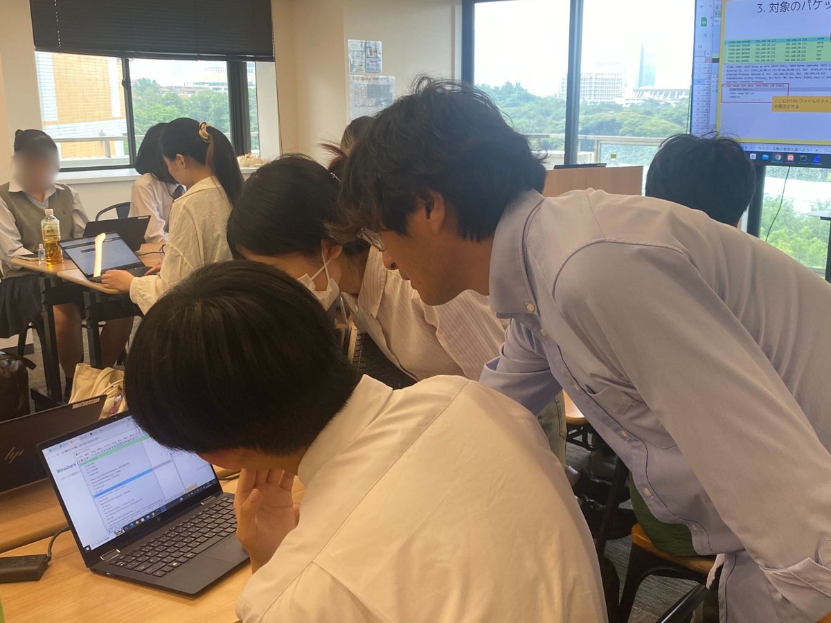 npo_clack's tweet image. 「BeProサイバーセキュリティ」を開催しました！
高校生がキンドリルジャパン@Kyndryl_jpを訪問し、サイバー攻撃と防御を実践体験💻✨
社員との対話や最新技術に触れ、「ホワイトハッカーになりたい！」との声も☺️
驚きと学びが詰まった1日になりました！🔓
#BePro #CLACK