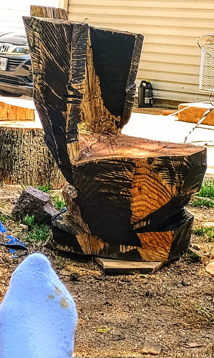 sharkdicky's tweet photo. ❤️ log chair https://t.co/xAZesVT89O