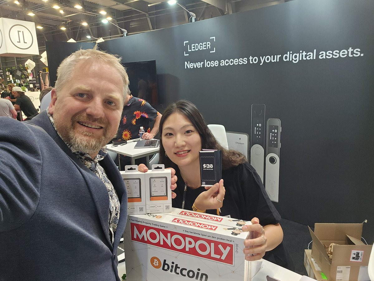 JedlickaVit's tweet image. Did you know that popular cold wallet Ledger now supports Liberland Dollars (#LLD)? I was able to buy a couple of items directly on the Ledger website using LLDs with Solana Pay! 🚀 #Ledger #Liberland #SolanaPay