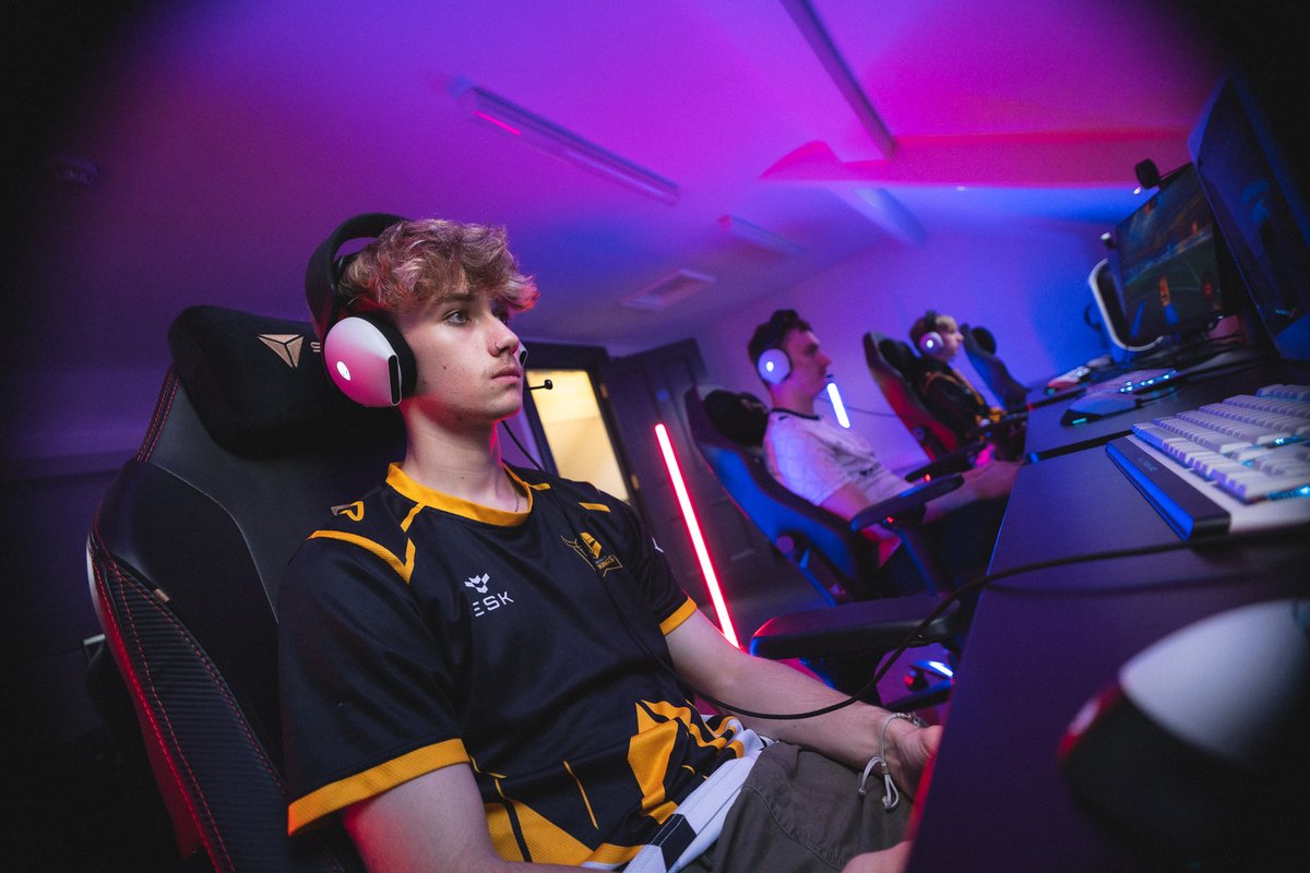 From controlled passes to epic aerials 🚀

<a href="/york_college/">York College & University Centre</a> perfecting their <a href="/RocketLeague/">Rocket League</a> craft at the <a href="/NEPCGG/">National Esports Performance Campus 🕹️🎓🚀</a> bootcamp! 

It's all about that perfect blend of high-level prep and team bonding 💪 ahead of #StudentChamps

#BritishEsports #ChampsLife #BeTheChampion