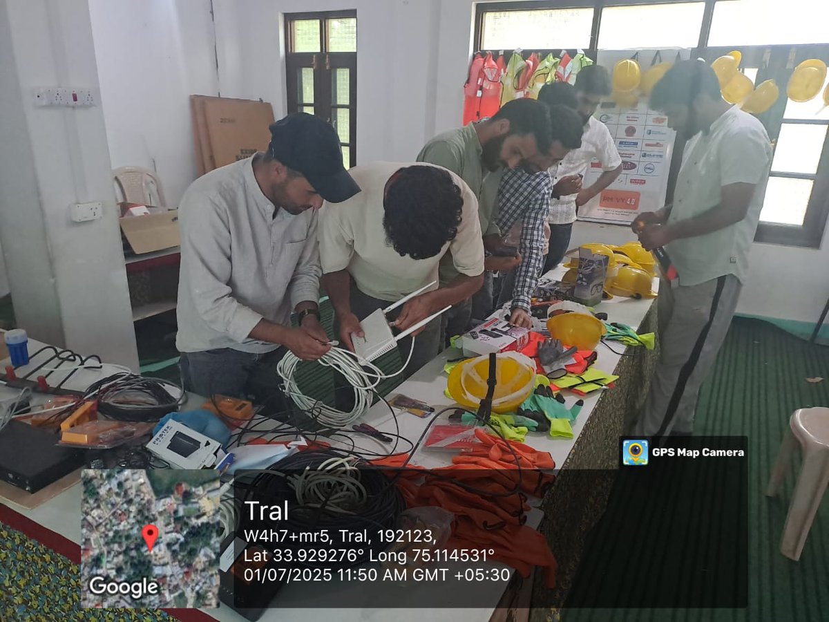 Telecom Sector Skill Council (@tsscindia) on Twitter photo 📍 Pulwama, J&K
Ongoing PMKVY 4.0 training by TSSC in collaboration with Techzaz LLP for Grassroot Telecom Providers
📩 varun.sharma@tsscindia.com
🔗 tsscindia.com
#tssc #telecomskills #pmkvy #grassroottelecom #skillingindia #shorttermtraining 📍 Pulwama, J&K
Ongoing PMKVY 4.0 training by TSSC in collaboration with Techzaz LLP for Grassroot Telecom Providers
📩 varun.sharma@tsscindia.com
🔗 tsscindia.com
#tssc #telecomskills #pmkvy #grassroottelecom #skillingindia #shorttermtraining