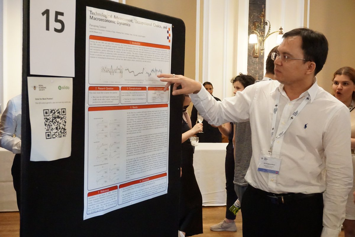 RoyalEconSoc's tweet image. 🎉 Congrats to @SofianaSinani (CERGE-EI) for winning Best Poster Prize at #RES2025!

Thanks to all who joined the evening reception — great posters &amp;amp; networking.

We&apos;re excited kick off Day 2 of the #RESConference!

 #Economics #RESEvents #EconTwitter