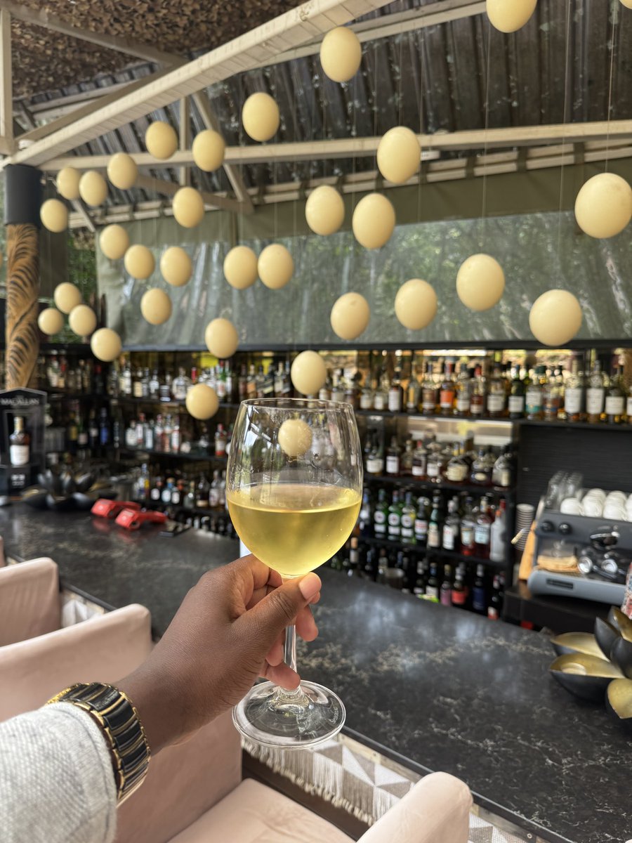 Hemingways Eden invited me for a beautiful Tuesday afternoon lunch. Weather is just perfect.