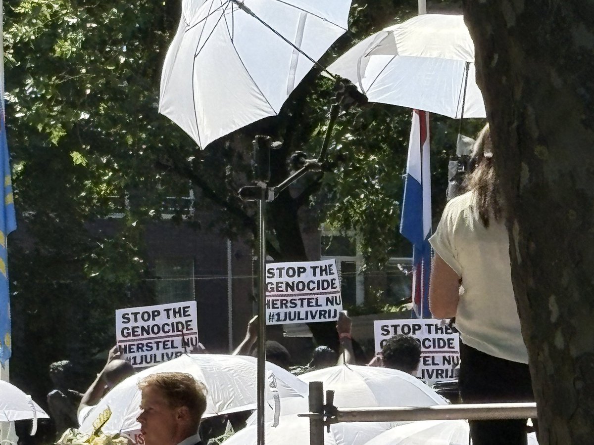 Protestbordjes voor demissionair premier Dick Schoof. #ketikoti