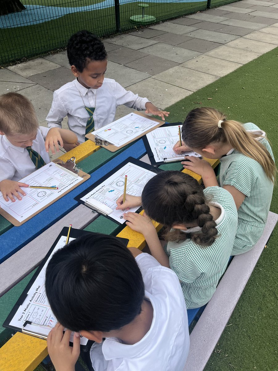 firsprimarysale's tweet image. #Year2Chestnut enjoying some outdoor learning for their maths lessons 😊☀️