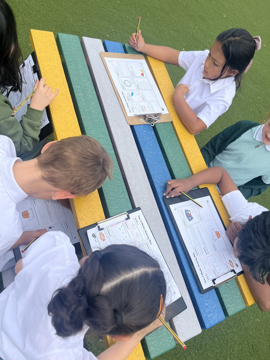 firsprimarysale's tweet image. #Year2Chestnut enjoying some outdoor learning for their maths lessons 😊☀️