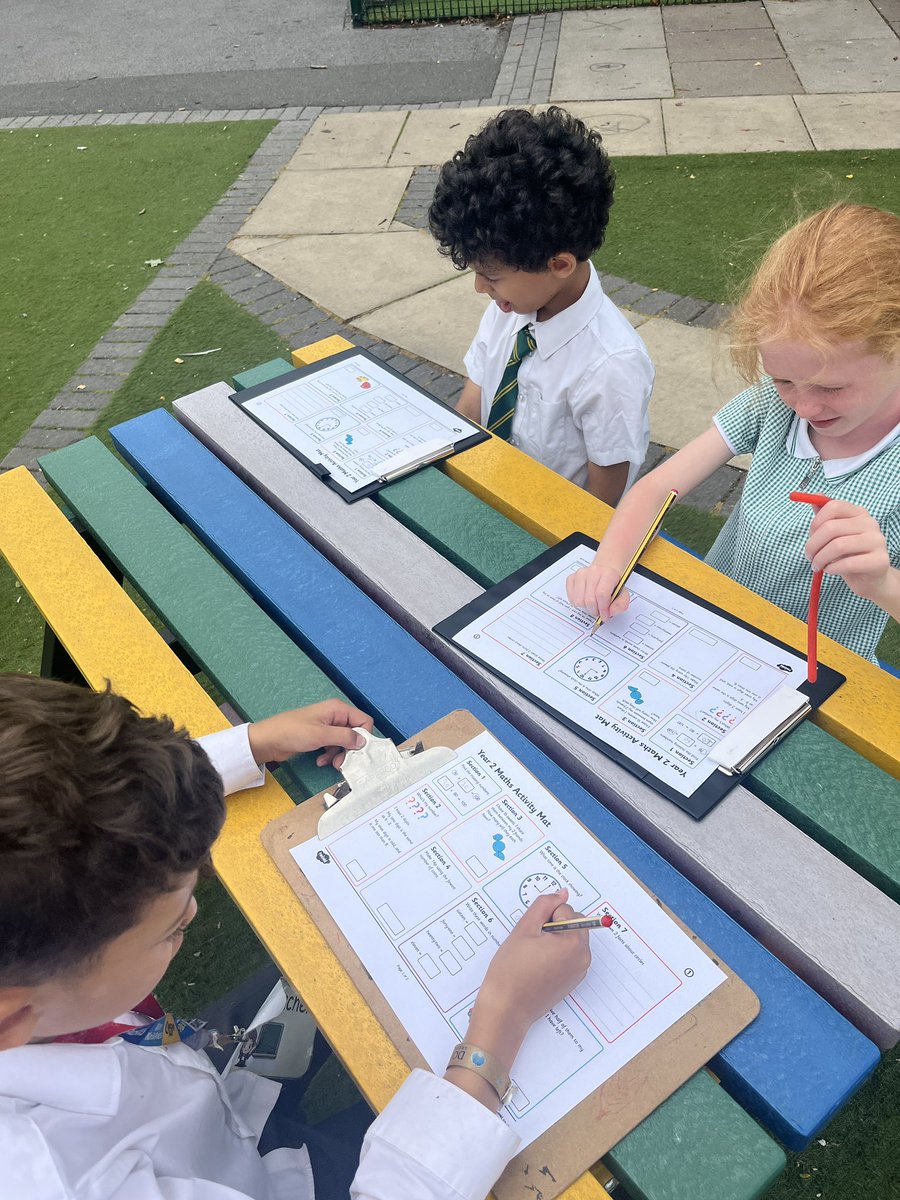 firsprimarysale's tweet image. #Year2Chestnut enjoying some outdoor learning for their maths lessons 😊☀️