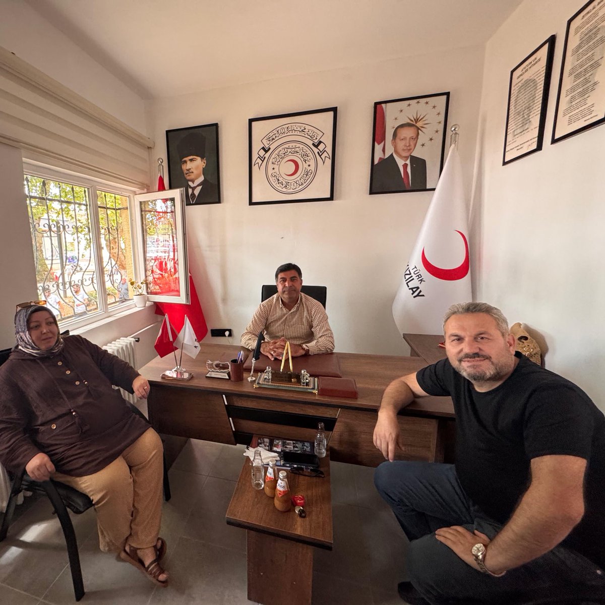 Yönetim Kurulu Üyemiz Yener Tanık, Sakarya Hendek Şubemizi ziyaret etti.

Ziyaret kapsamında şubemize bağlı aşevi ve butik çalışmalarını yerinde inceleyerek yürütülen faaliyetler hakkında bilgi aldı.